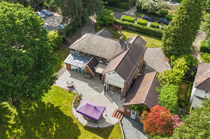 5 bedroom  detached house for sale
