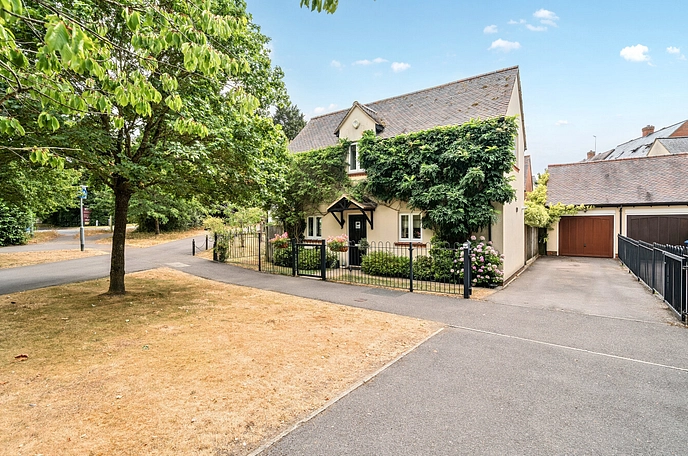 4 bedroom  detached house for sale
