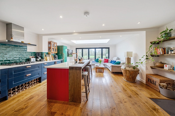 3 bedroom  semi-detached house for sale