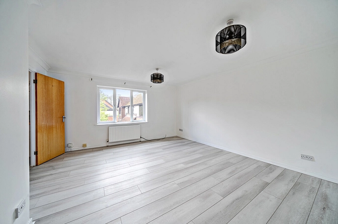 2 bedroom maisonette for sale