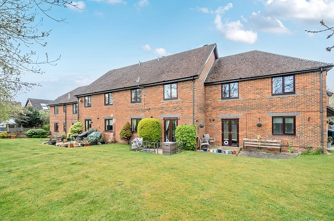 2 bedroom maisonette for sale