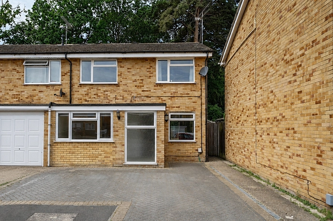 3 bedroom  semi-detached house for sale