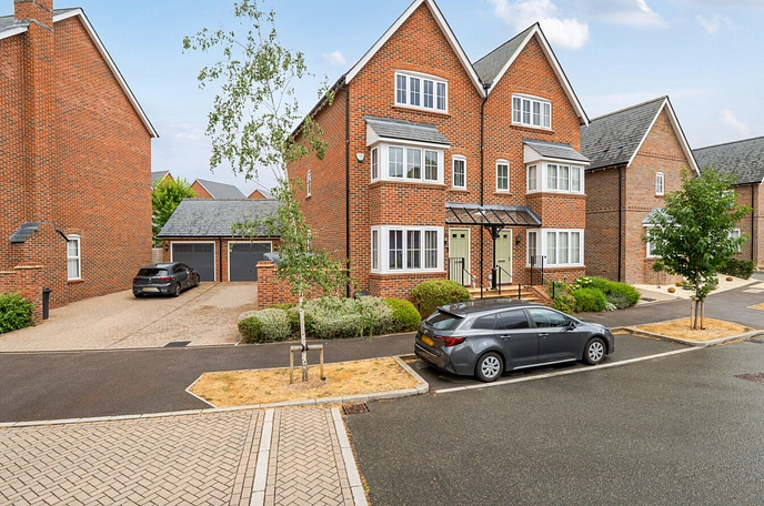 4 bedroom semi-detached house for sale