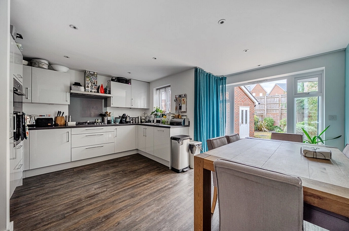 4 bedroom  semi-detached house for sale