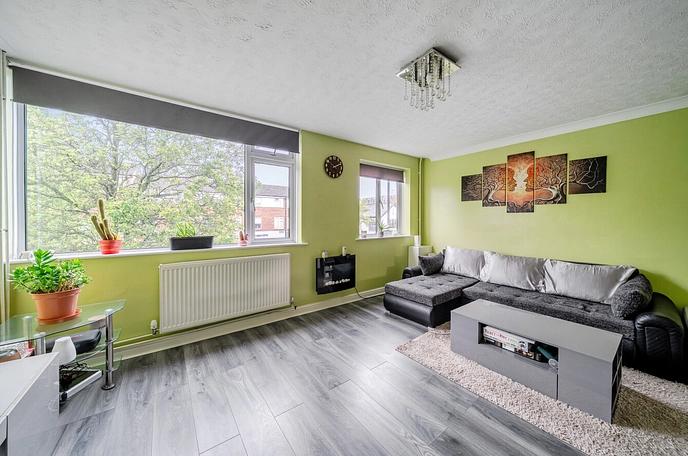 3 bedroom maisonette for sale