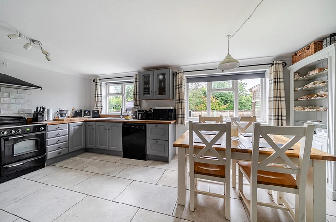 4 bedroom  detached house for sale