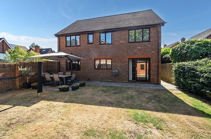 5 bedroom  detached house for sale