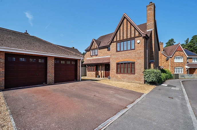 5 bedroom detached house for sale