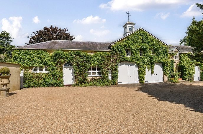 1 bedroom  studio property to rent