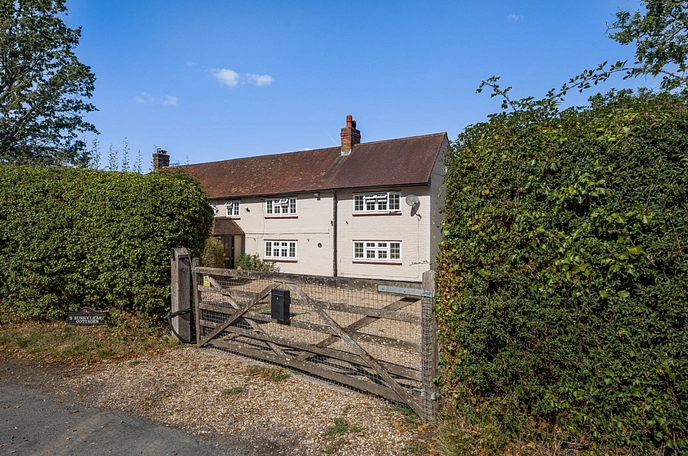 4 bedroom semi-detached house to rent
