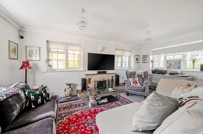 4 bedroom  detached house to rent