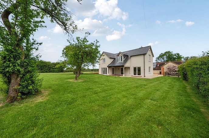 5 bedroom detached house to rent