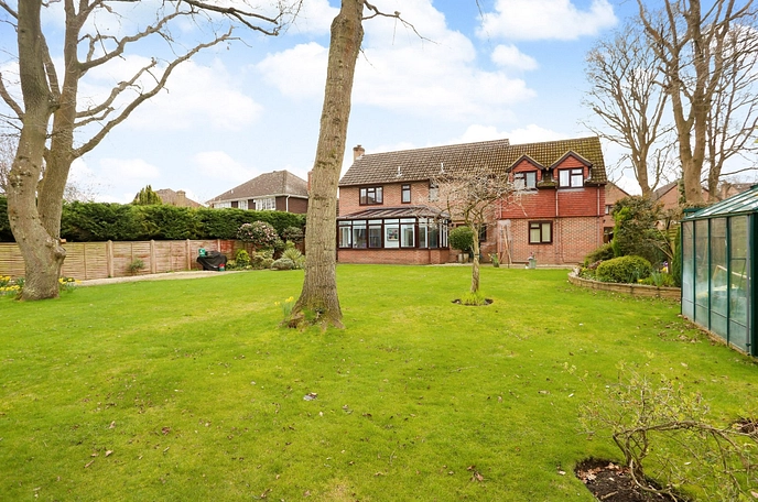 4 bedroom  detached house to rent