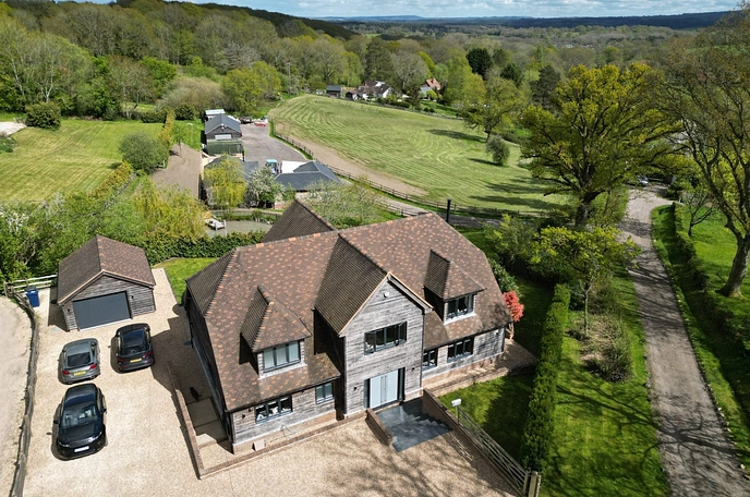 4 bedroom  detached house to rent