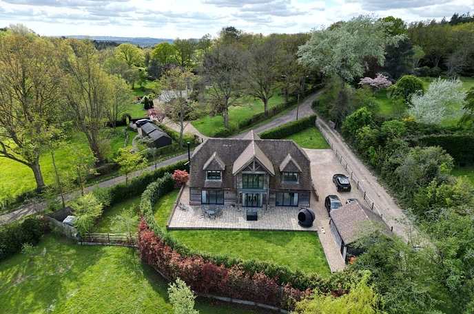 4 bedroom  detached house to rent