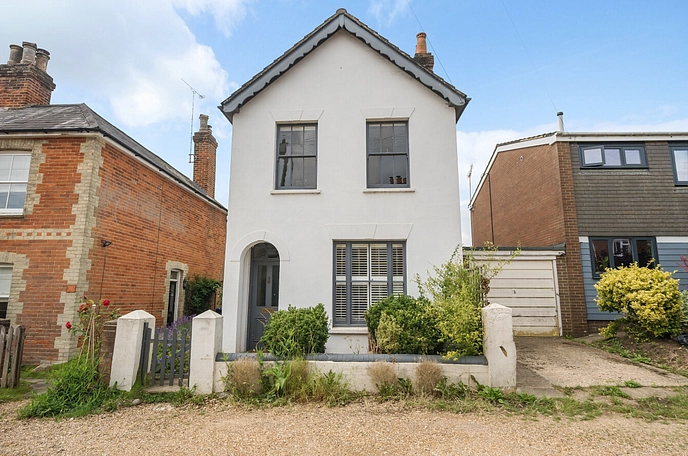 3 bedroom  semi-detached house to rent