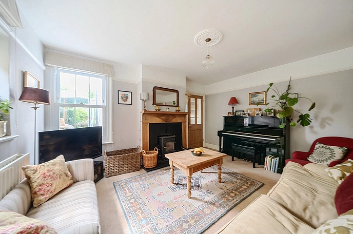 3 bedroom  semi-detached house to rent