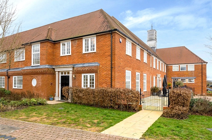 4 bedroom  terraced house to rent