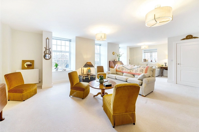 4 bedroom  terraced house to rent