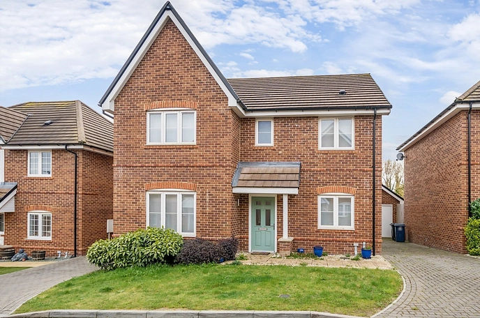 4 bedroom  detached house to rent