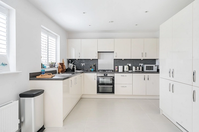 4 bedroom  detached house to rent