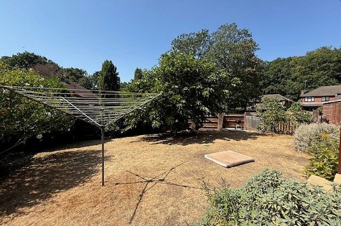 4 bedroom  detached house to rent