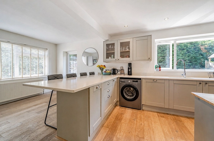4 bedroom  detached house to rent