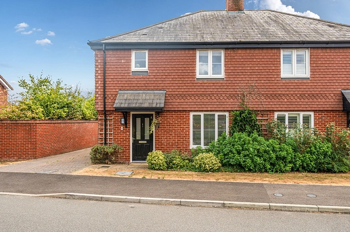 3 bedroom  semi-detached house to rent
