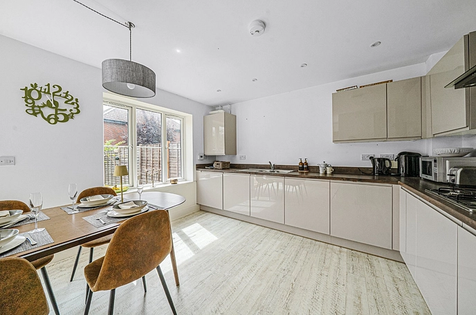 3 bedroom  semi-detached house to rent