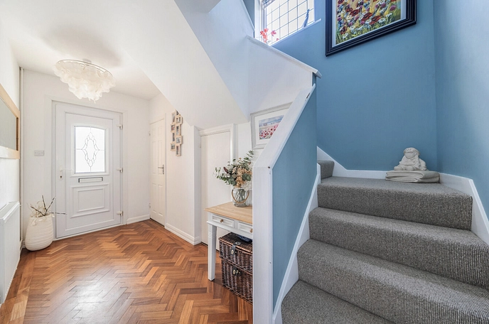 3 bedroom  semi-detached house for sale