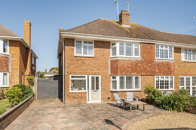 3 bedroom  semi-detached house for sale