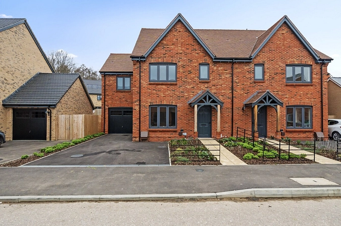 4 bedroom  semi-detached house for sale