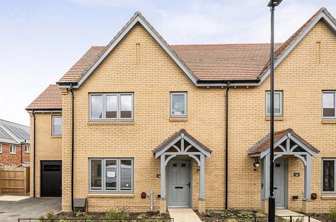 4 bedroom  semi-detached house for sale