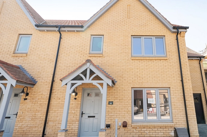 4 bedroom  semi-detached house for sale