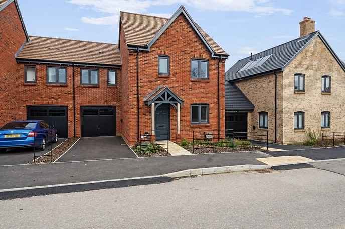 4 bedroom  semi-detached house for sale