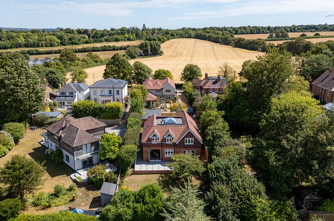 5 bedroom  detached house for sale
