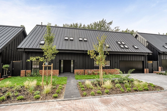 4 bedroom  detached house for sale