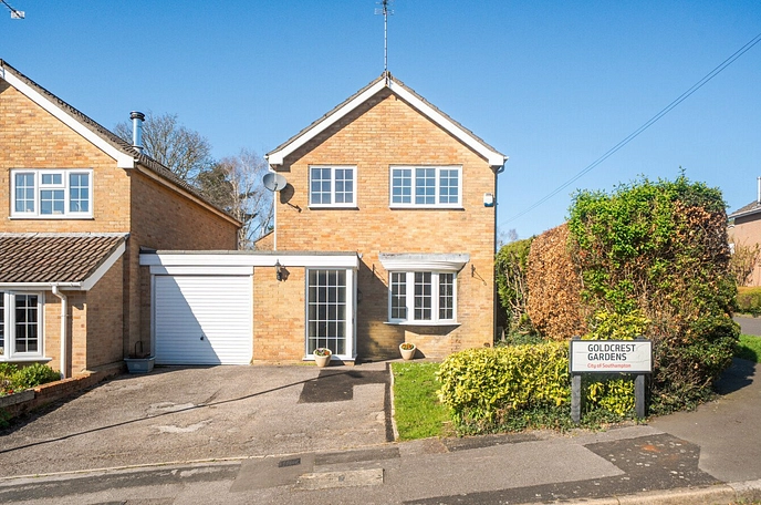 3 bedroom  semi-detached house for sale