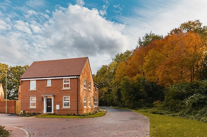3 bedroom  semi-detached house for sale