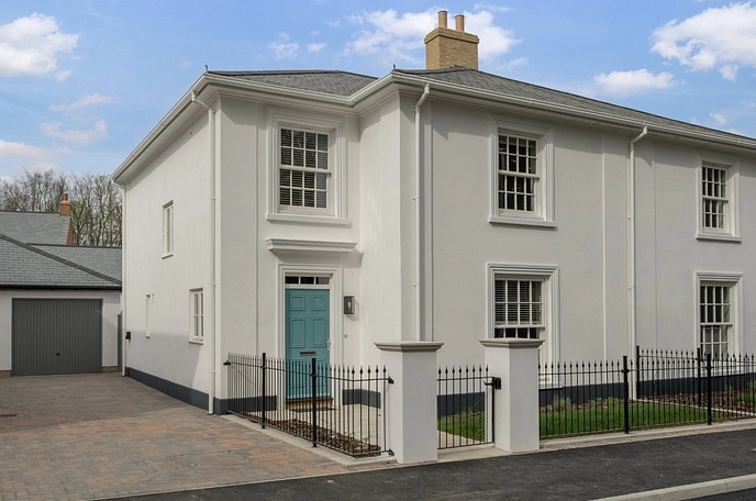 4 bedroom  semi-detached house for sale