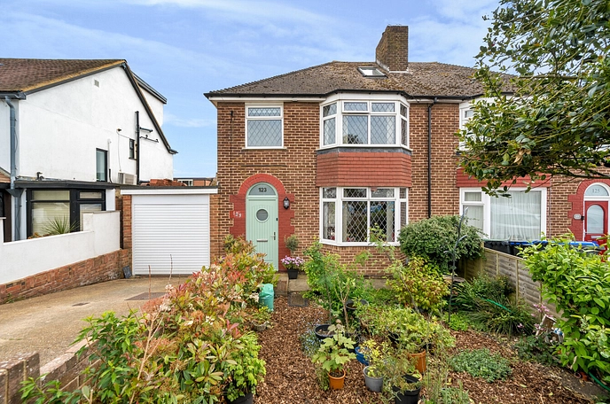 4 bedroom  semi-detached house for sale
