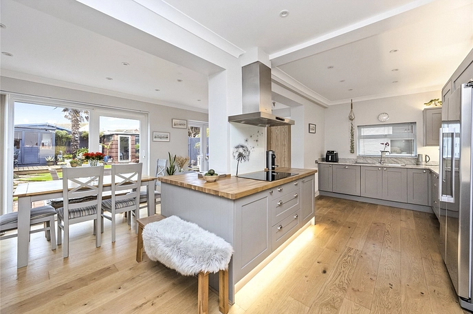4 bedroom  detached house for sale