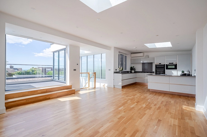 4 bedroom  detached house for sale