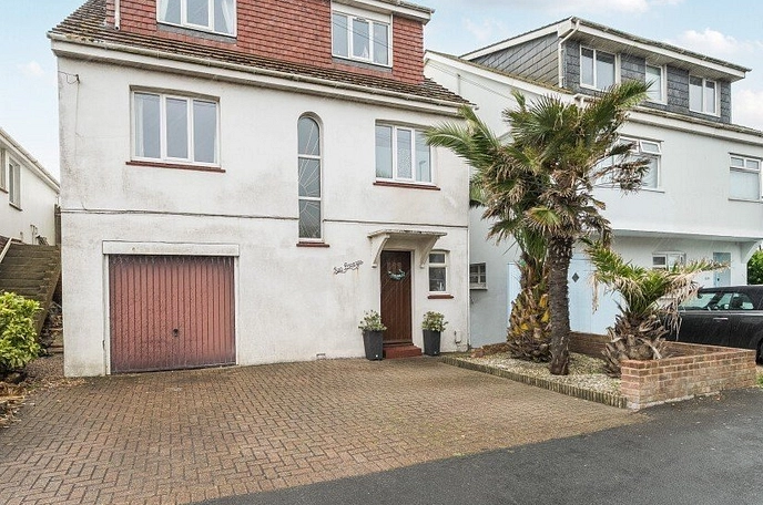 4 bedroom  detached house for sale