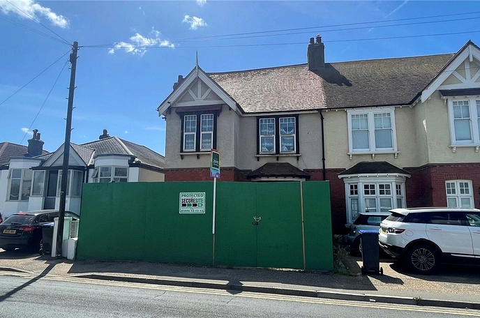 4 bedroom  semi-detached house for sale