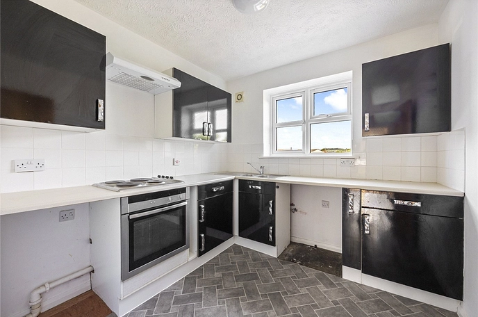 2 bedroom maisonette for sale