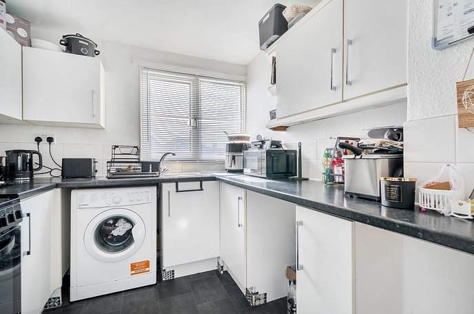 2 bedroom maisonette for sale