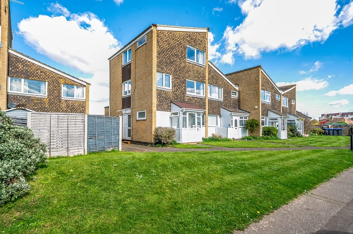 2 bedroom maisonette for sale