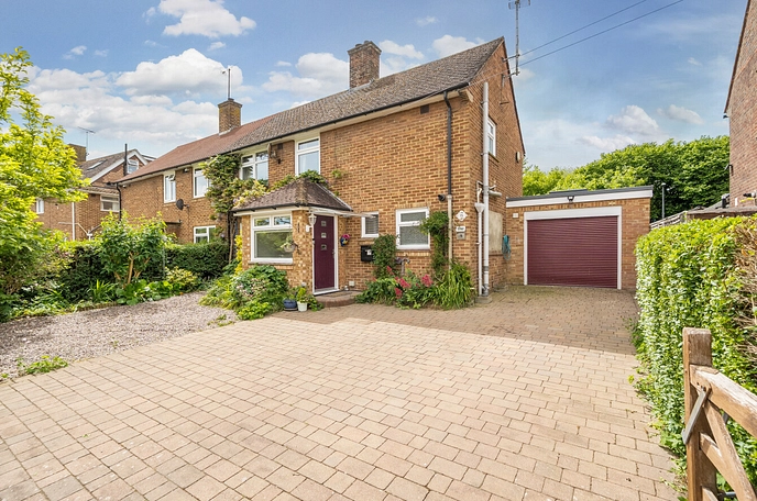 4 bedroom  semi-detached house for sale