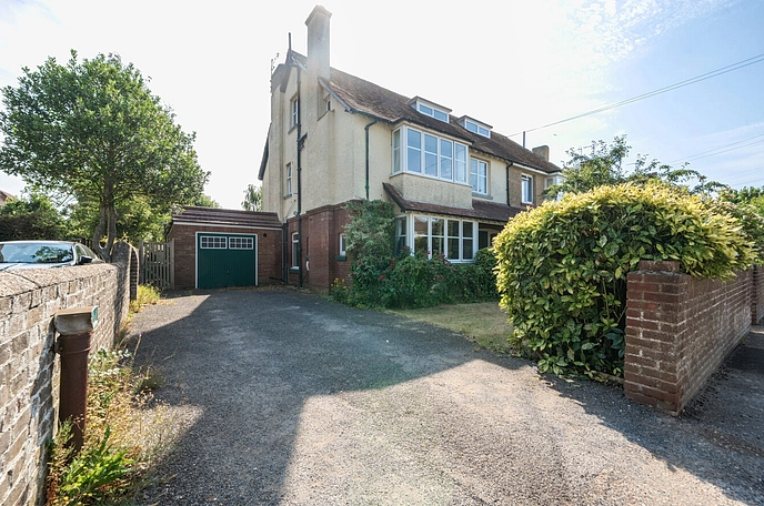 6 bedroom  semi-detached house for sale